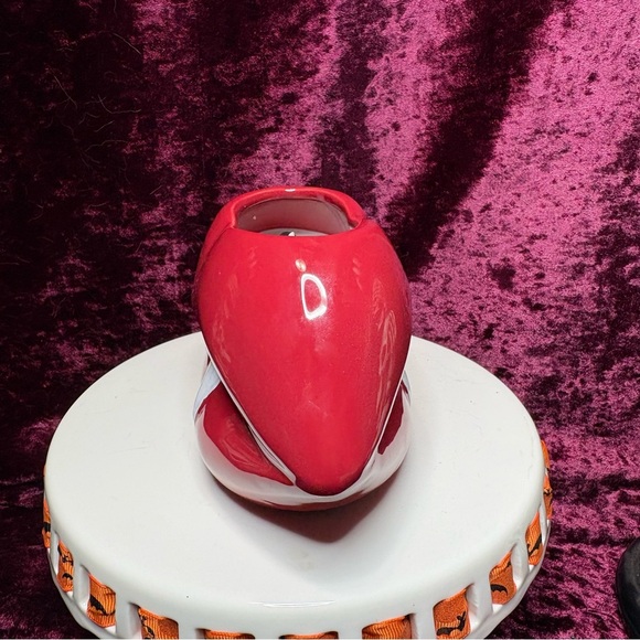 DW Home Goodies HTF Halloween Vampire Red Lips 'Forbidden Kiss' 2 Wick Candle - Picture 3 of 9